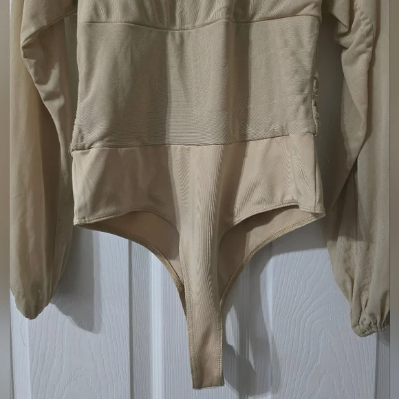 Guess Neutral Beige Mesh Bodysuit, Ruched Back, Sheer Sleeves, Deep V-Neck, EUC! - Picture 6 of 15